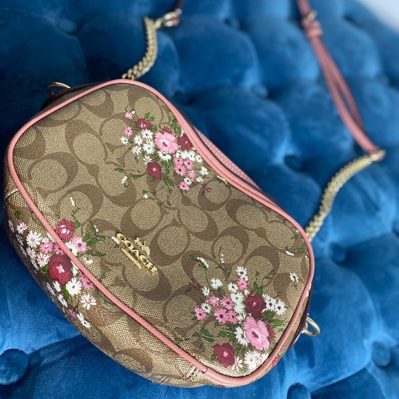 Purse - Picture 1 of 3